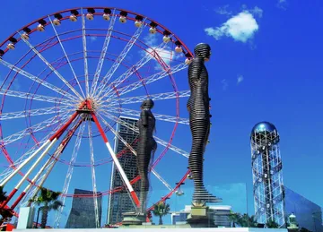 AliandNinoMovingSculpturesBatumi