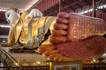 พระพุทธไสยาสน์วัดเจาทัตยี(พระนอนตาหวาน)