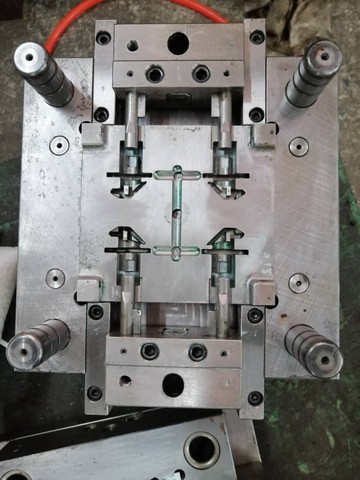 486042