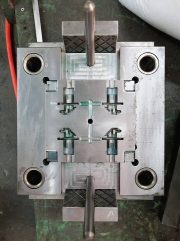 486043