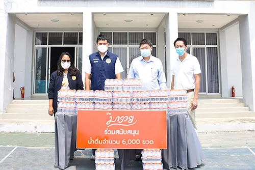 แจกน้ำดื่ม