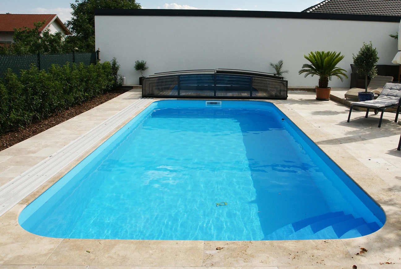 What are the types of swimming pools?