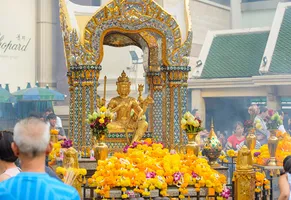 8-สิ่งศักดิ์สิทธิ์-แยกราชประสงค์พระพรหม