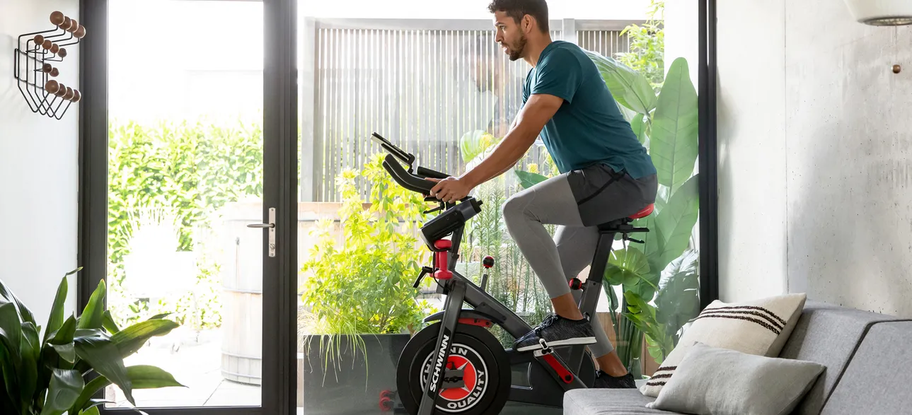800ic-hero-bike-feature-bg-1x