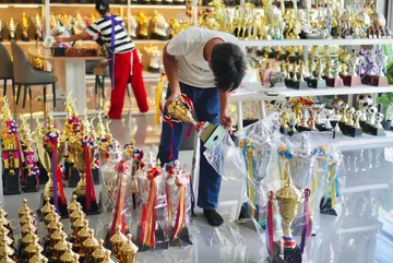 อลิตาถ้วยรางวัลงานด่วน15