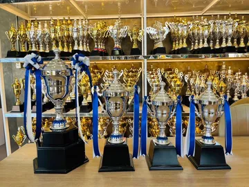 อลิตาถ้วยรางวัลรีวิว44