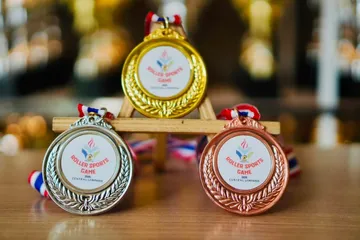 เหรียญรางวัลอลิตาถ้วยรางวัล11