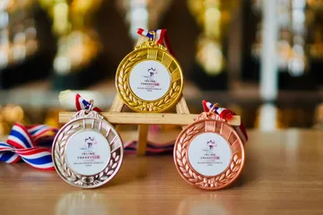 เหรียญรางวัลอลิตาถ้วยรางวัล12