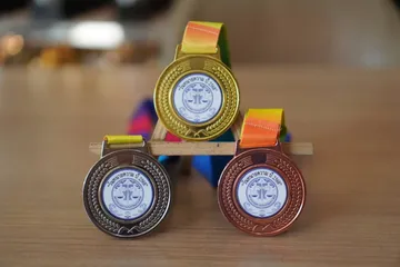เหรียญรางวัลอลิตาถ้วยรางวัล8