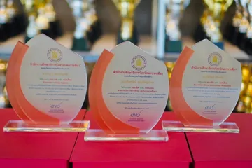 โล่อะคริลิคอลิตาถ้วยรางวัล15