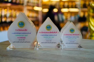 โล่อะคริลิคอลิตาถ้วยรางวัล19