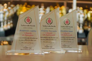 โล่อะคริลิคอลิตาถ้วยรางวัล29