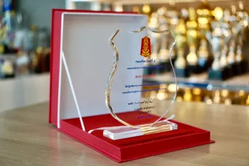 โล่อะคริลิคอลิตาถ้วยรางวัล33