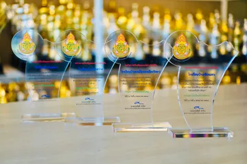 โล่อะคริลิคอลิตาถ้วยรางวัล35