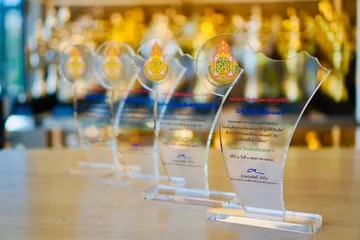 โล่อะคริลิคอลิตาถ้วยรางวัล37