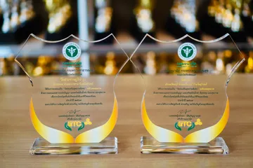 โล่อะคริลิคอลิตาถ้วยรางวัล41