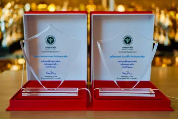 โล่อะคริลิคอลิตาถ้วยรางวัล45