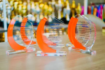 โล่อะคริลิคอลิตาถ้วยรางวัล49