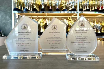 โล่อะคริลิคอลิตาถ้วยรางวัล7