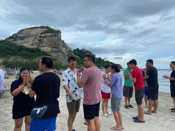 LINEALBUMteambuildingonthebeach224072530