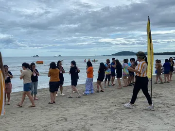 LINEALBUMteambuildingonthebeach224072532