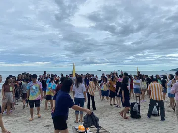LINEALBUMteambuildingonthebeach22407257