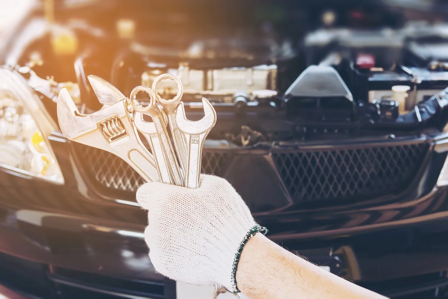 mechanic-man-repairing-car(Custom)