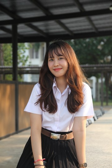 ครูพลอย