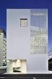724