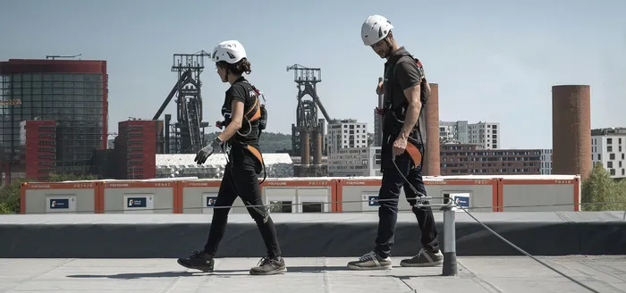 SolarRooftop-Safety-Lifeline-System