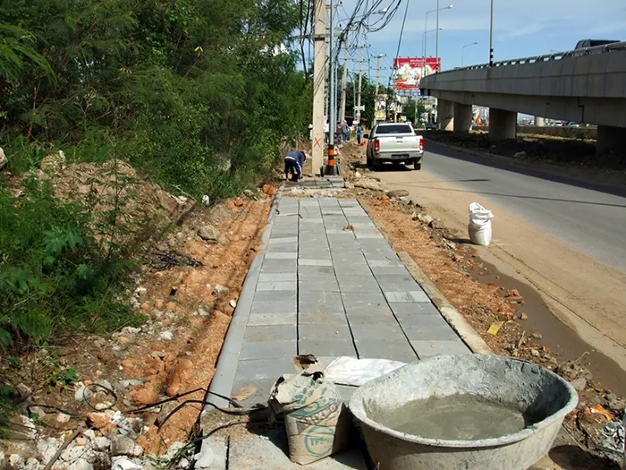 งานสร้างถนน-และชลประทาน11
