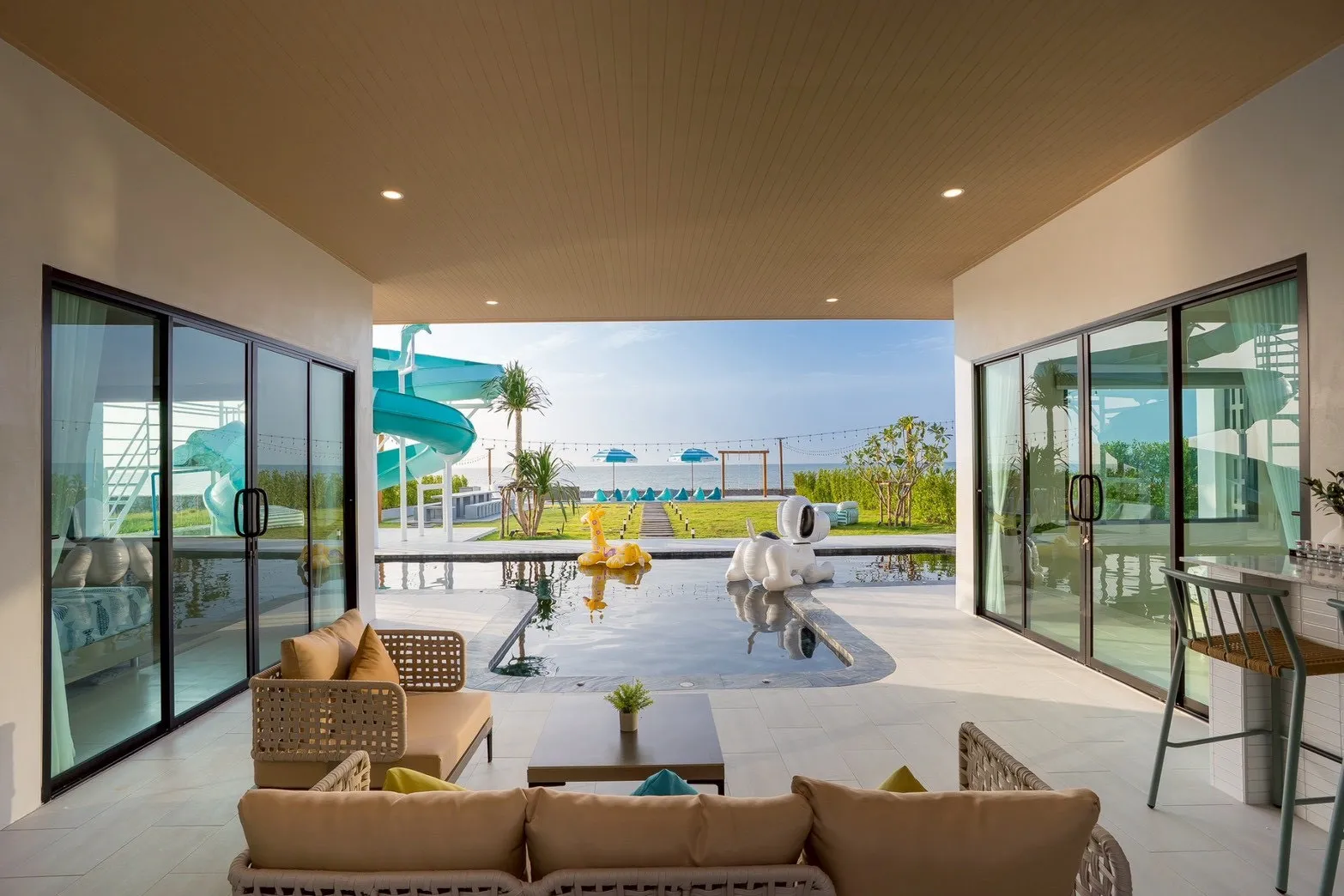 LINEALBUMLECostaPoolvilla2609222
