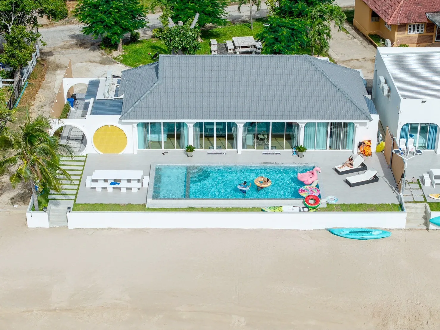 LINEALBUMSunriseBeachfrontCha-am25101524