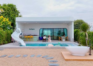 LINEALBUMDarlingtonPoolvilla25110932