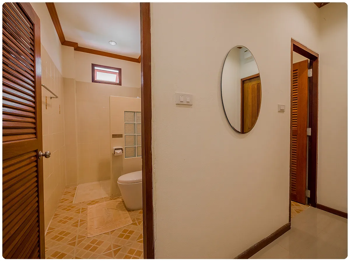 family-room-toilet-chiangkhan
