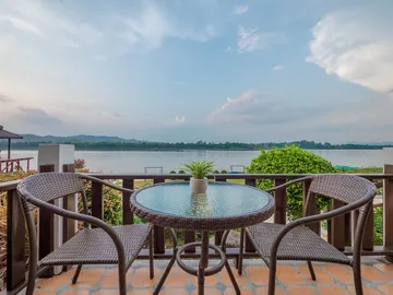 Deluxe-river-terrace