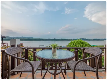 deluxe-river-view-balcony-chiangkhan