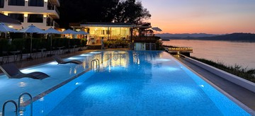 infinity-pool-chiang-khan
