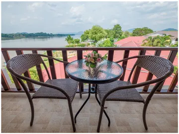 junior-deluxe-river-view-balcony-chiangkhan