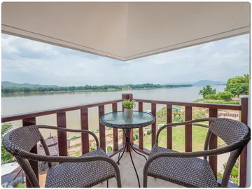 super-deluxe-room-balcony-river-view-chiangkhan