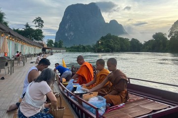 ตักบาตรเมืองเฟือง