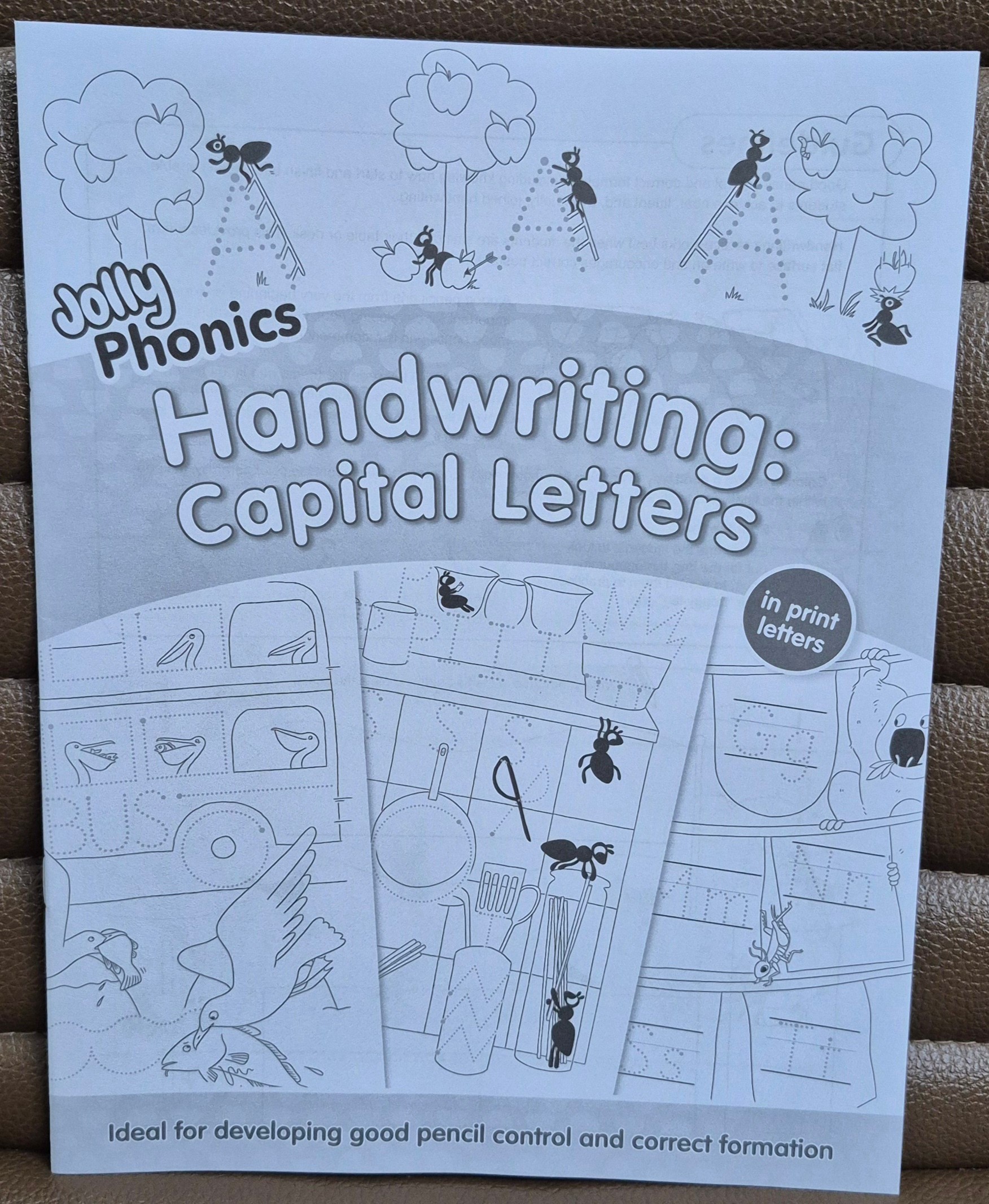 PP Jolly Phonics Capital Letter Handwriting Practice Book: In Print Letters