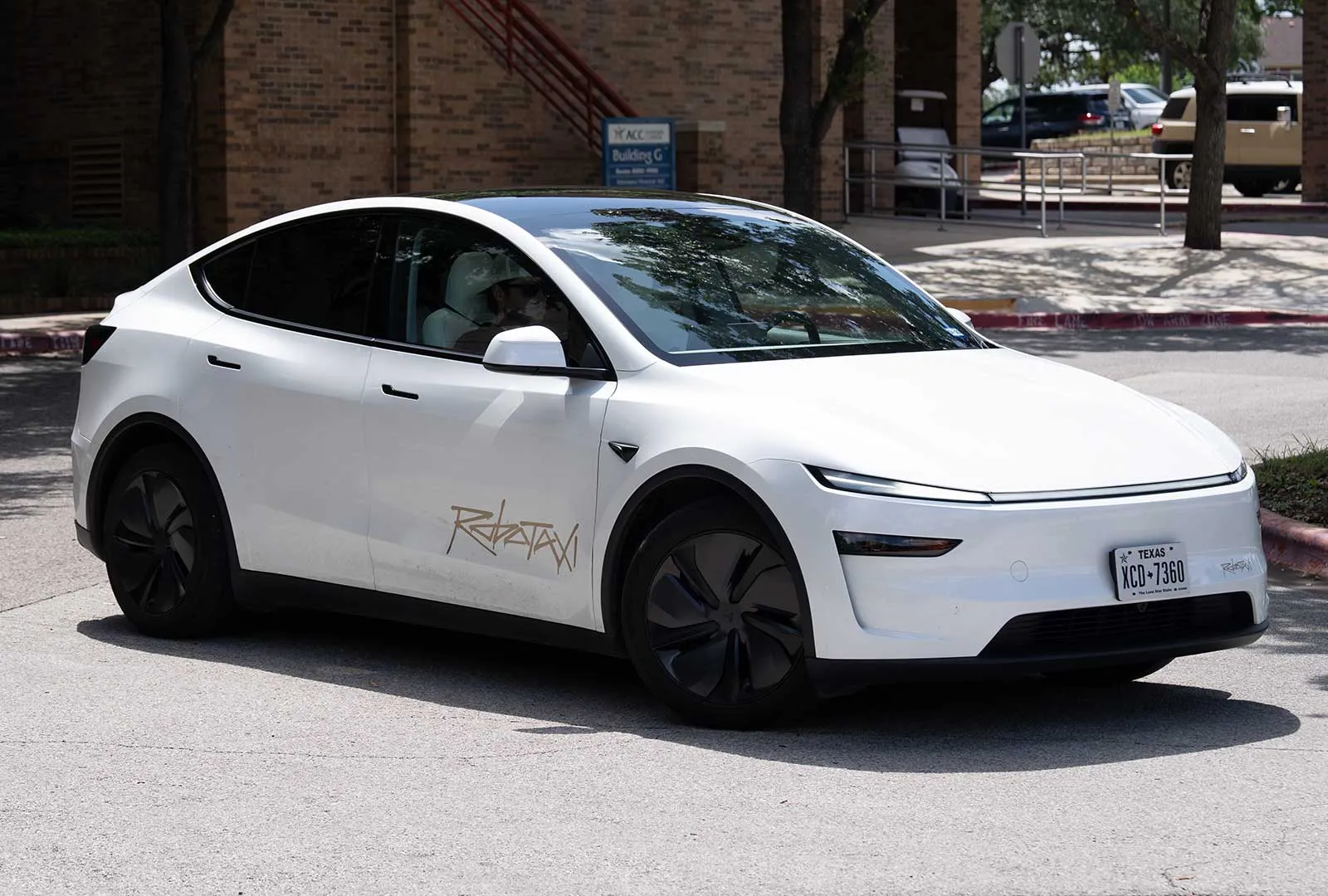 tesla-robotaxi-hero
