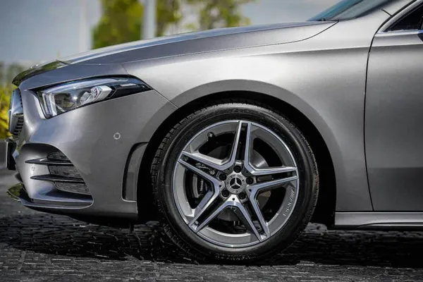 MBThMercedes-Benz-A-200-AMG-DynamicExterior-8