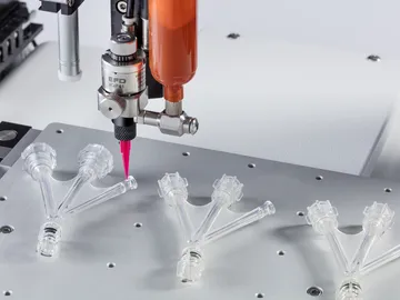Nordson-EFDxQR41V-Bonding-UV-Material-on-Medical-Device