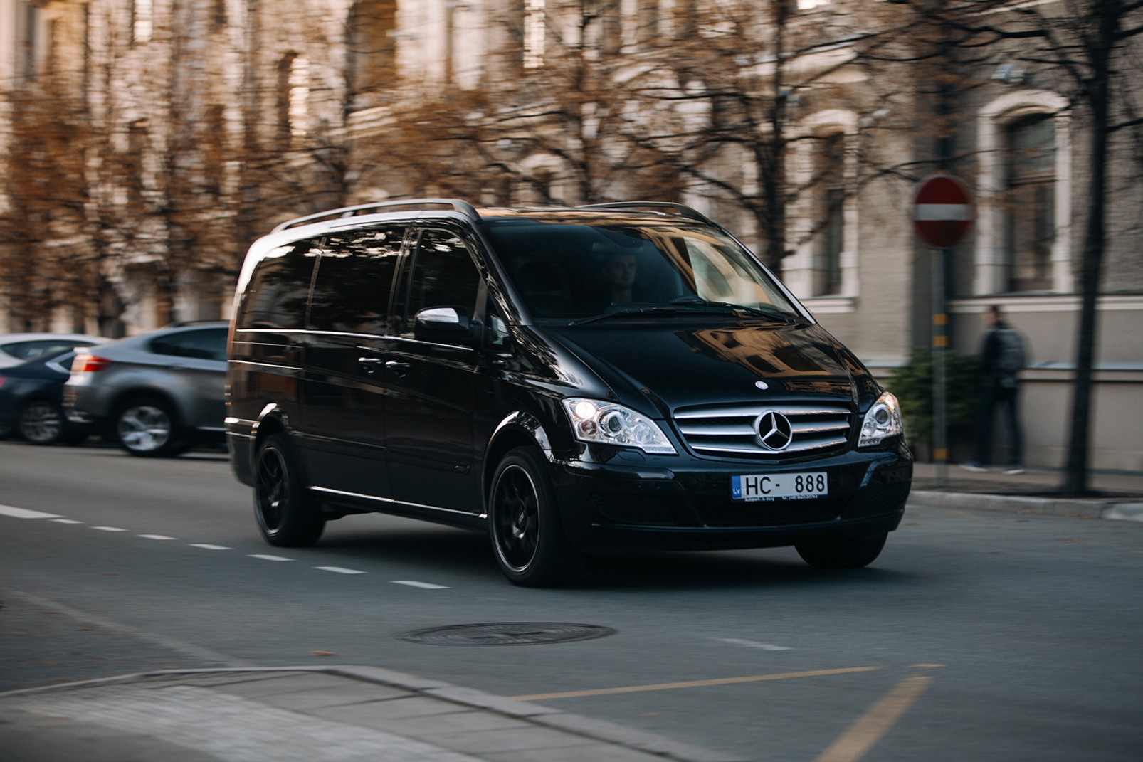 รองรับการตกแต่งและติดตั้งเบาะVIPสำหรับรถตู้Mercedes-Benz