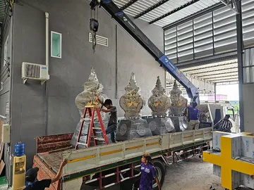 ทีมติดตั้งป้าย