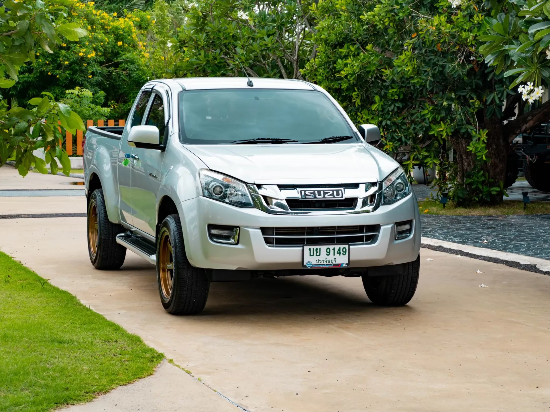 LINEALBUMIsuzuD-MaxCAB2