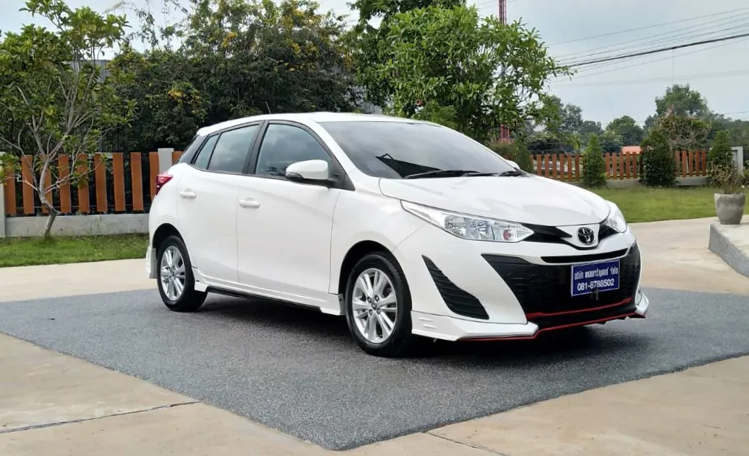 Yaris e outlet