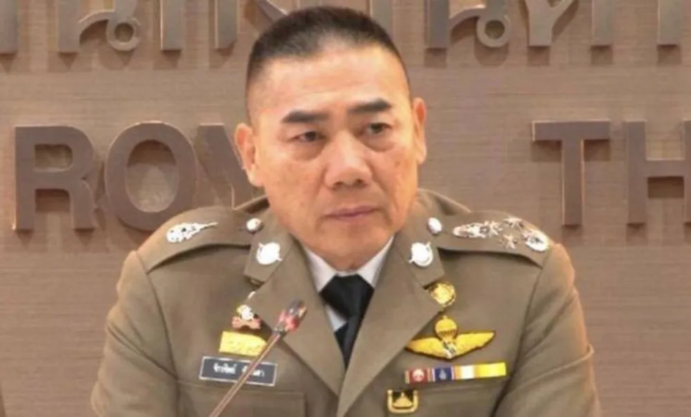 พล